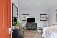 Building Photo - 137 W Main Rd