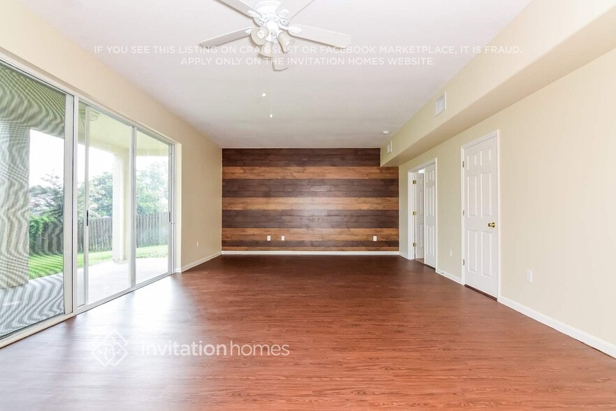 Building Photo - 1205 Lausberg Pl