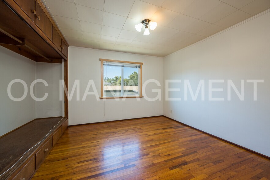 Building Photo - 1691 Johnson Ave