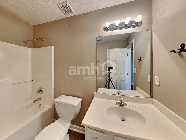 Building Photo - 1300 Wilkes Crest Dr