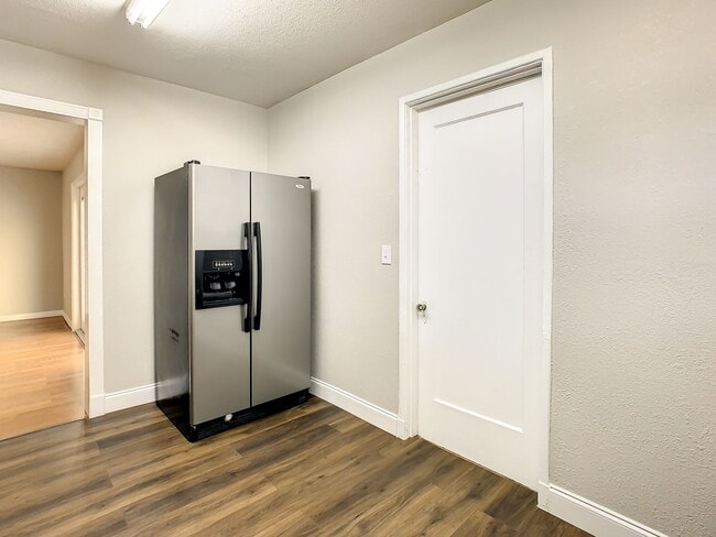 Building Photo - Charming Three bedroom one bath with huge backyard