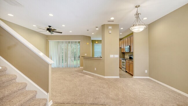 Building Photo - 8280 Villa Grande Ct