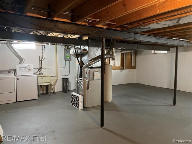 Building Photo - 205 Hacker St
