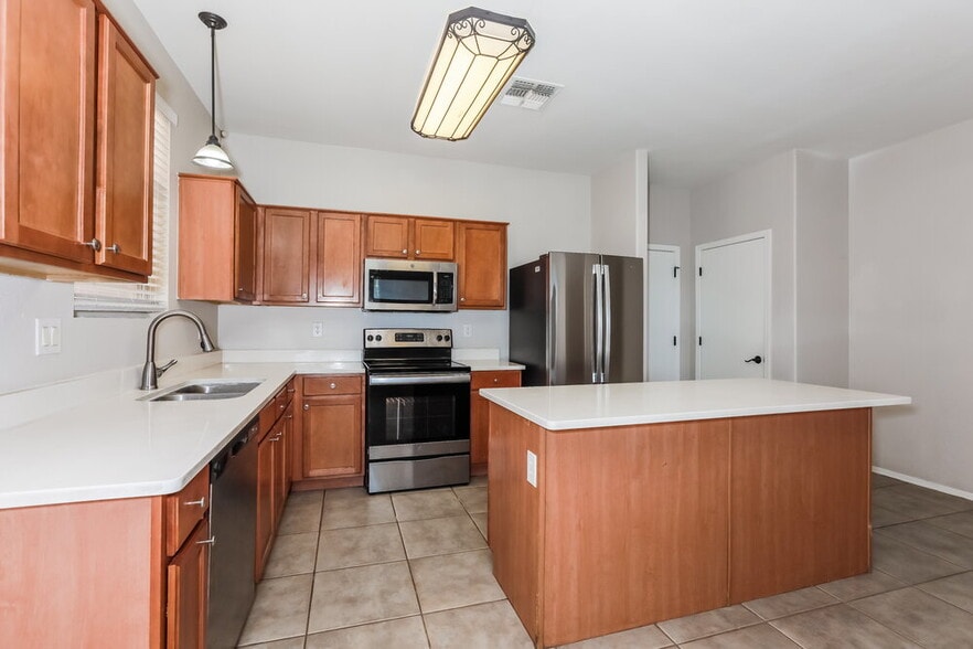Building Photo - 3714 S 53rd Dr