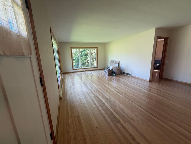 Building Photo - 2364 S Syene Rd