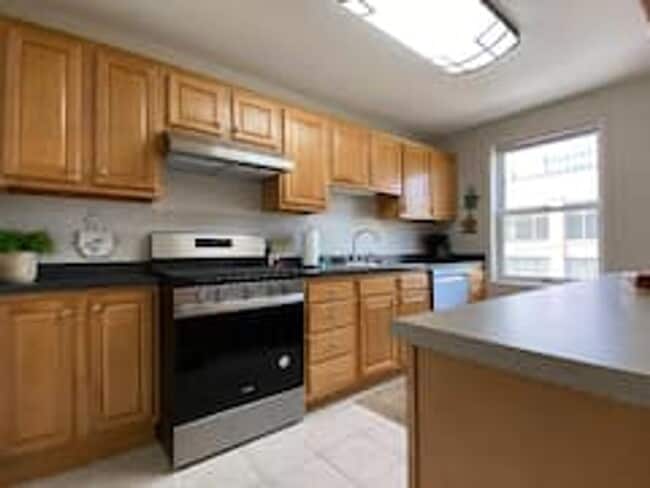 Building Photo - Cresent NE Apartments
