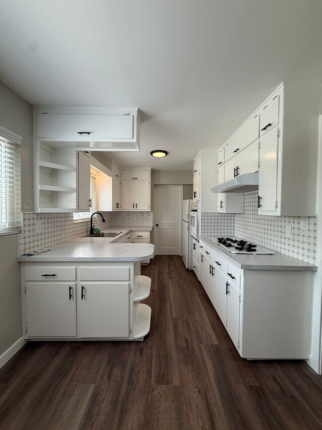 Building Photo - Centrally Located Single Story Updated Home