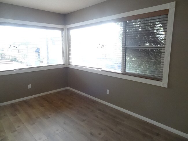 Building Photo - 653 7th St