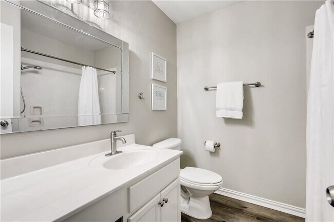 Building Photo - 2416 Ericanna Ln