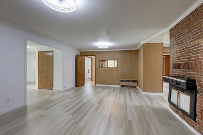 Building Photo - Large Renton Highlands Rambler with Grand ...