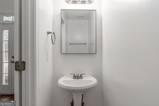 Building Photo - 1385 Pinebreeze Way