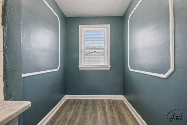 Building Photo - 4 bedroom $1300