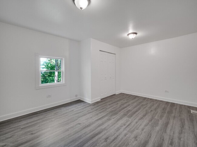 Building Photo - 946 Harvard Ln