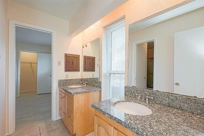 Building Photo - 830 Kenforest Dr