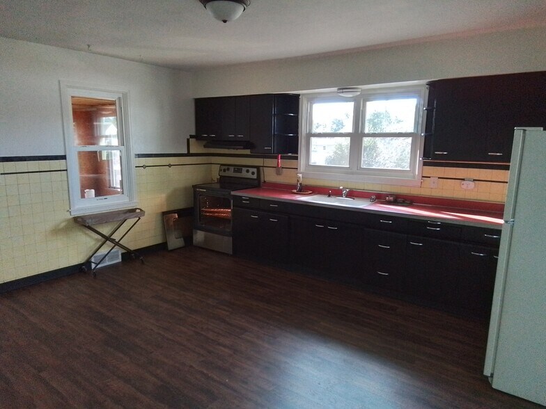 Building Photo - 1205 Morrissey Dr