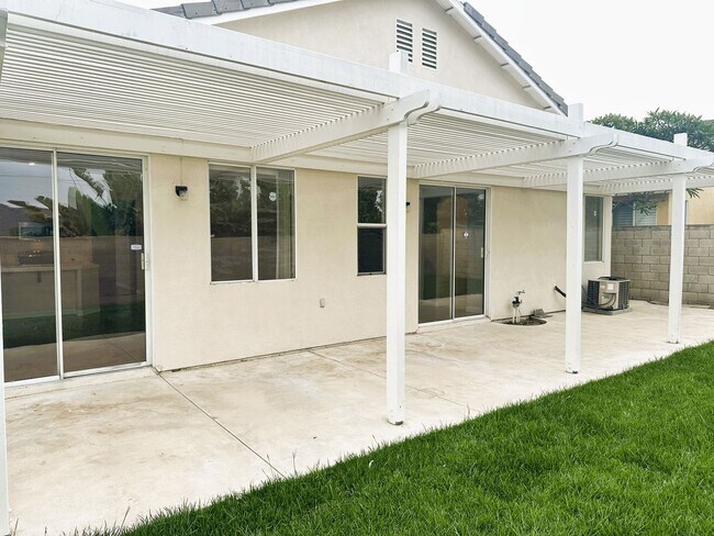 Building Photo - Refreshed Single Family Home in Garden Grove