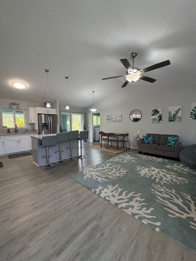 Building Photo - 16-2095 Rainbow Dr