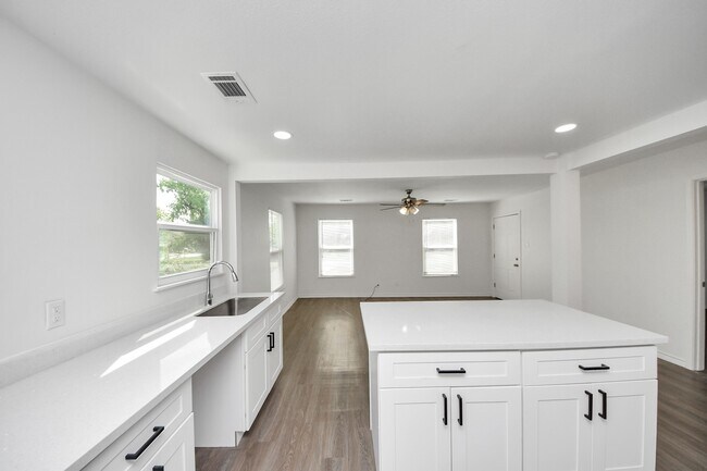 Building Photo - 7004 Conley St