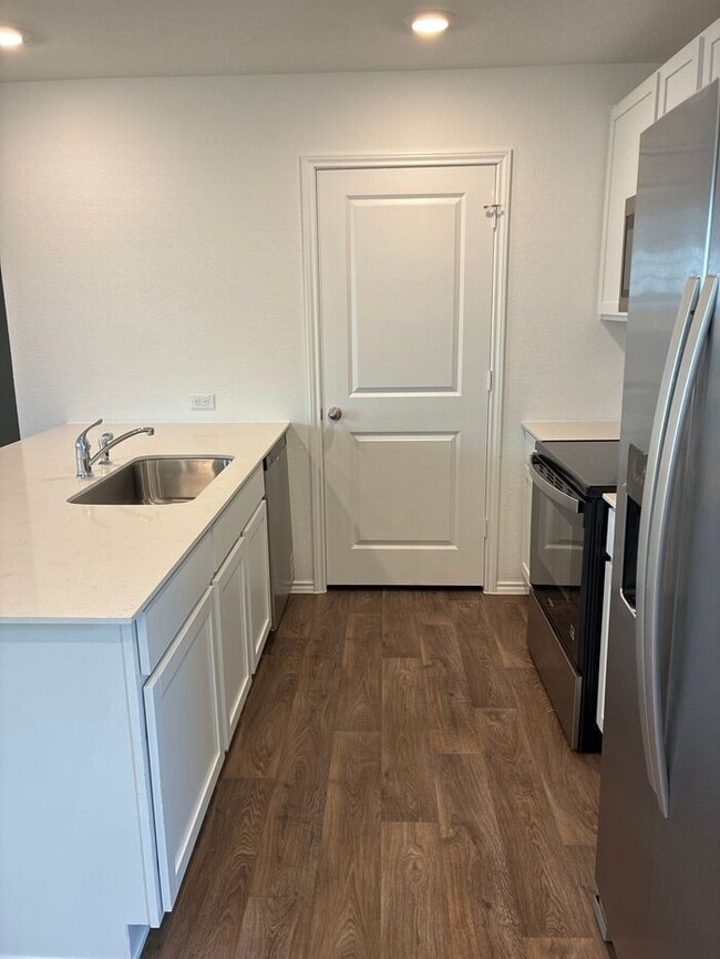 Building Photo - Charming 3BR/2BA Home in San Antonio – Mod...
