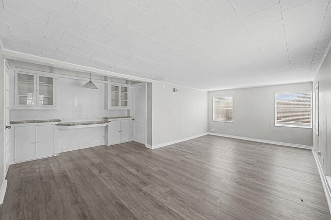 Building Photo - 1108 Georgina St