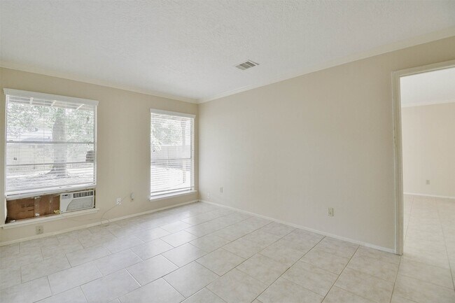 Building Photo - 2915 Valley Rose Dr