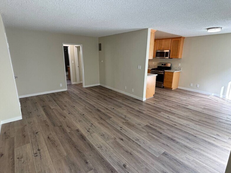 Building Photo - 735 N Sweetzer Ave