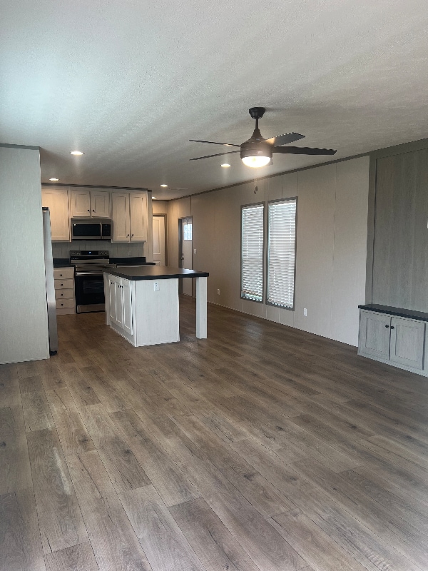 Building Photo - 2001 FM 1195