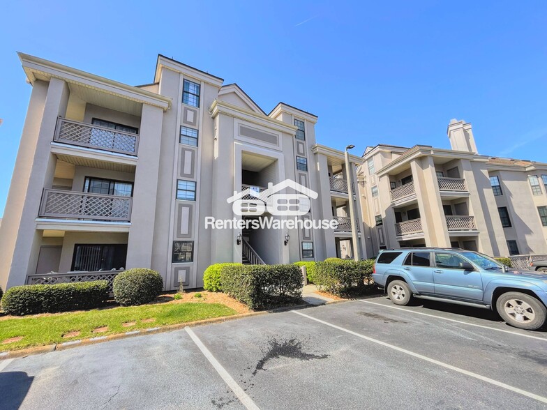 Building Photo - 411 Harbour Point
