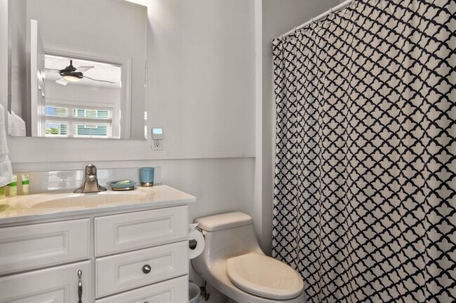 Building Photo - Furnished Pet-Friendly 30-Day Extended Stay Riverfront Condo
