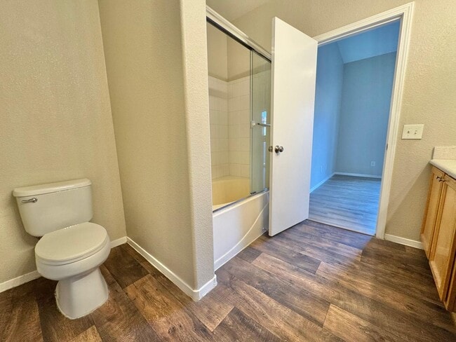 Building Photo - STUNNING 2 BEDROOM / 2 FULL BATH CONDO UNI...