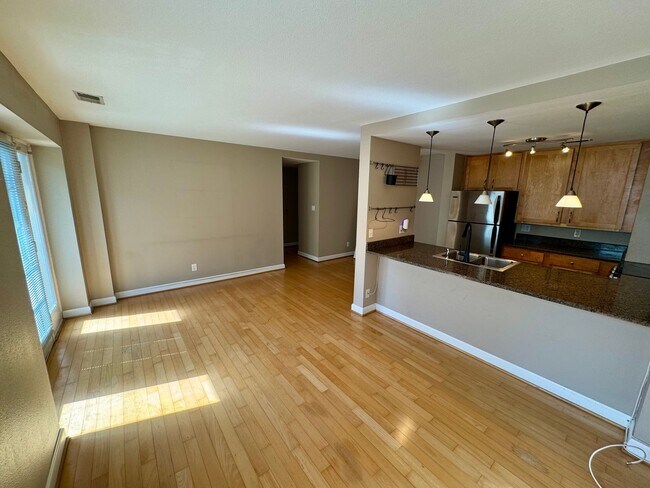 Building Photo - 5330 Pershing Ave