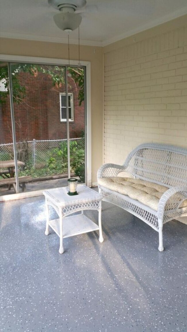 Building Photo - 1409 Gardenia Ave