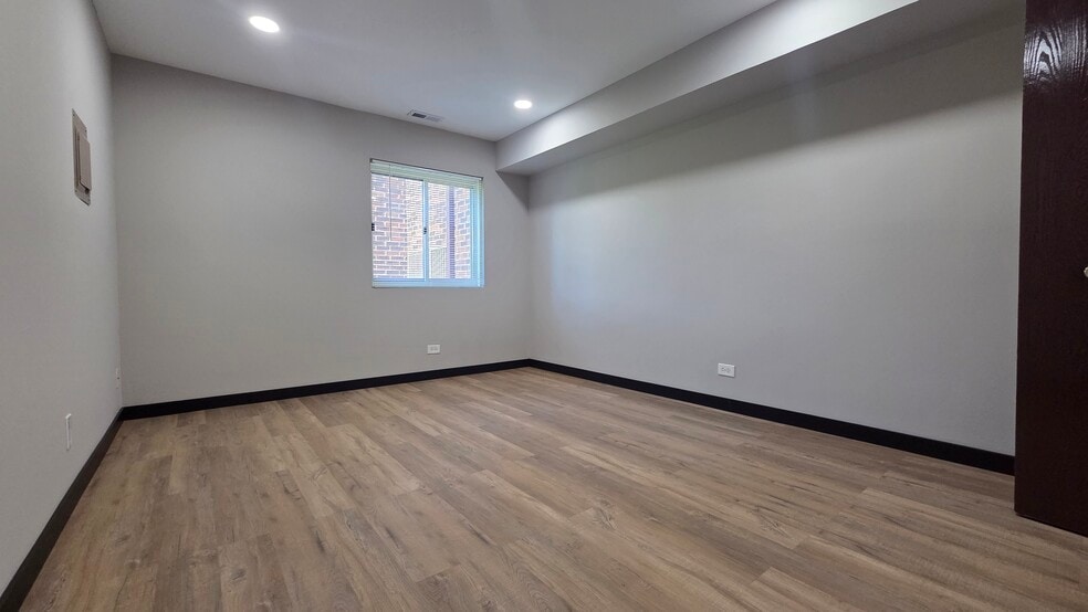 Building Photo - 660 Perrie Drive