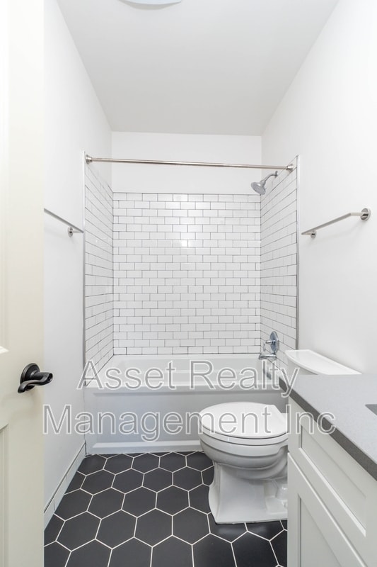 Building Photo - 1110 Franck St