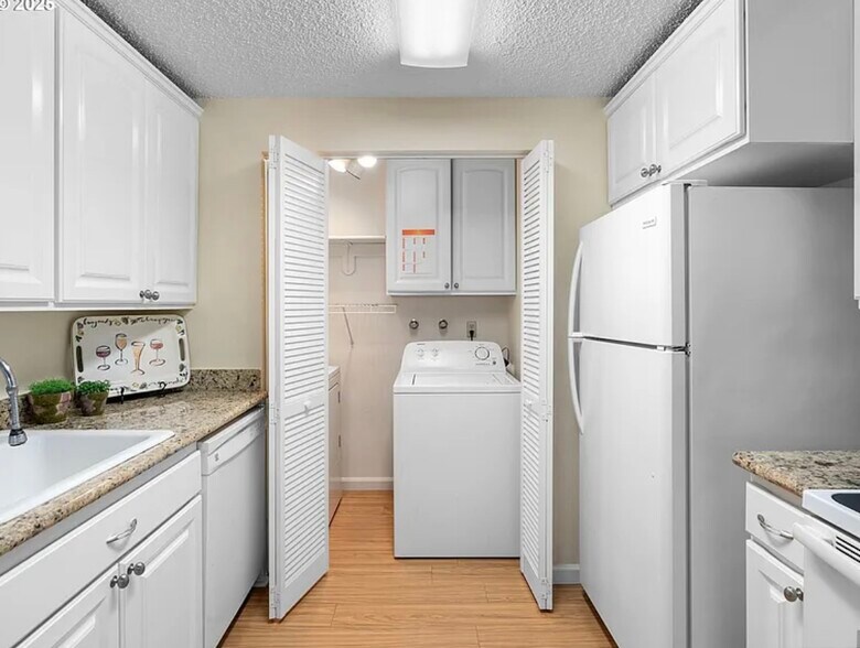 Building Photo - 7116 SW Murray Blvd