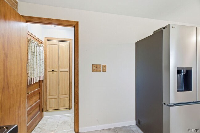 Building Photo - 7310 Oswego Rd