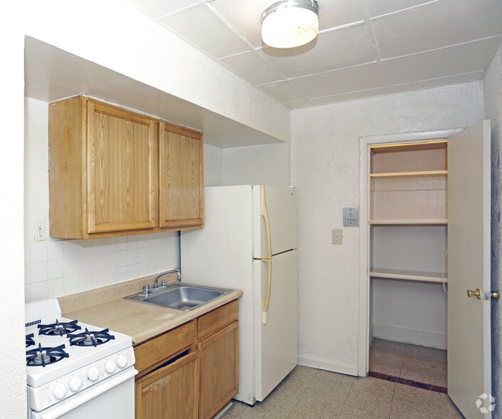 Interior Photo - 324,339 and 431 Broadway