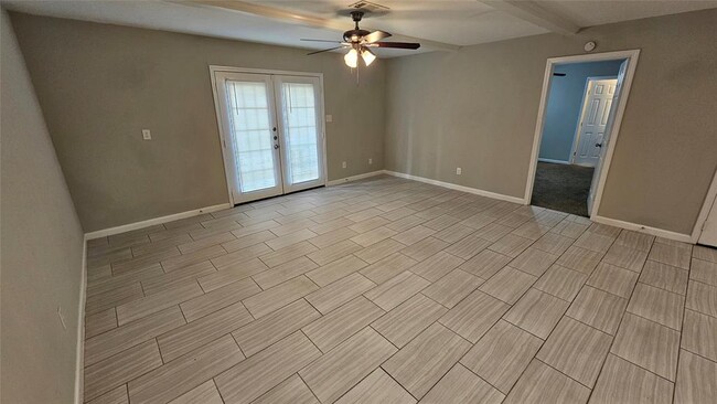 Building Photo - 5502 Chantilly Ln