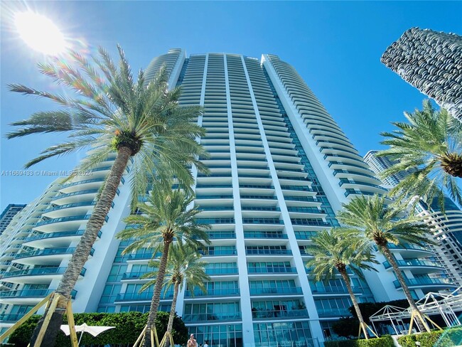 Building Photo - 1331 Brickell Bay Dr