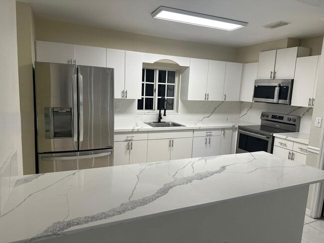 Building Photo - 7640 NW 182nd Terrace