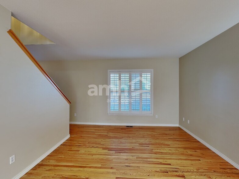 Building Photo - 439 Longspur Dr