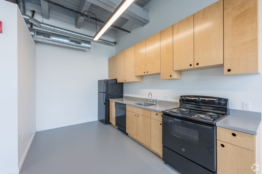 1BR, 1BA - 704SF - Kitchen - Dreamtroit