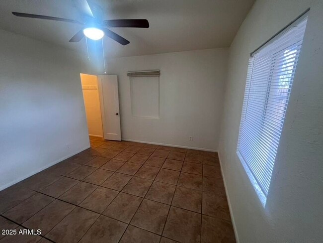 Building Photo - 526 S Mesa Dr