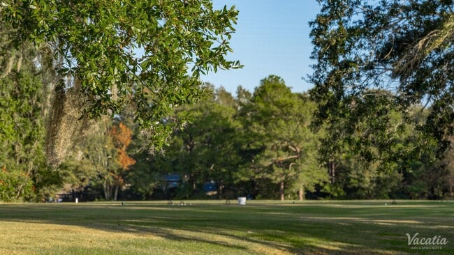 Building Photo - Villas of Hickory Hills