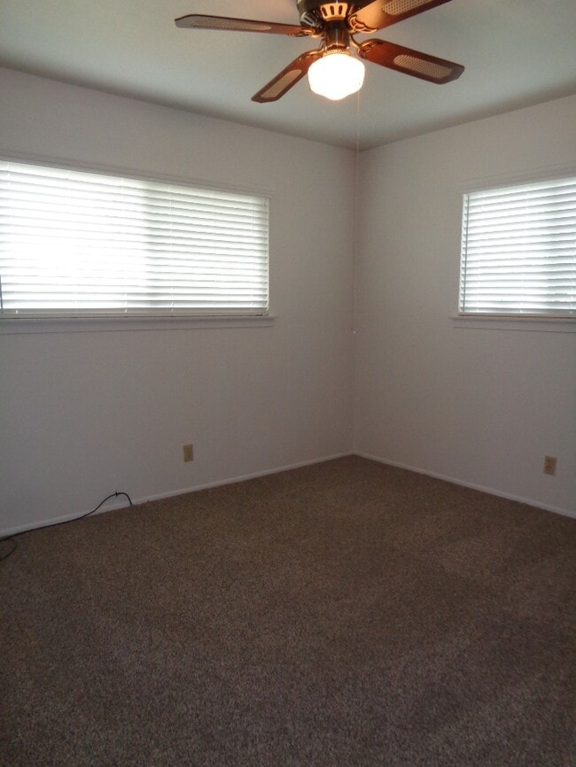 Building Photo - 123 W Burlwood Ln