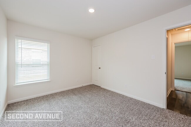 Building Photo - 415 Condie Russell Ave