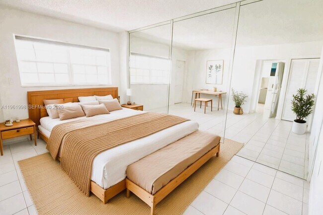 Building Photo - 140 NE 28th Ave