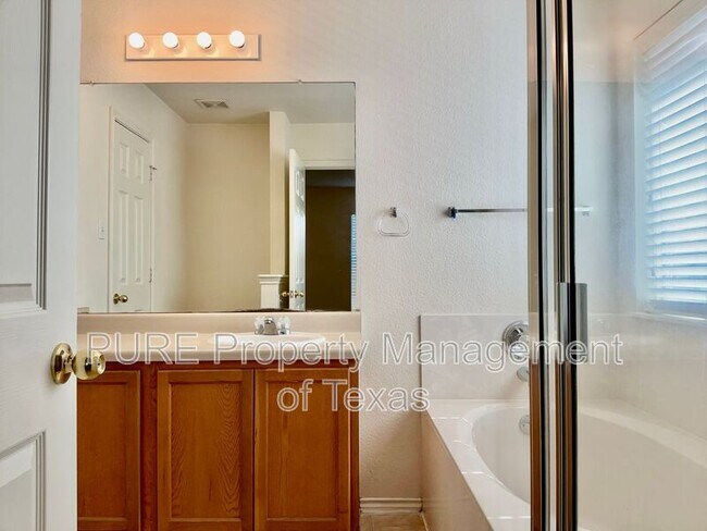 Building Photo - 708 Jane Austen Trail