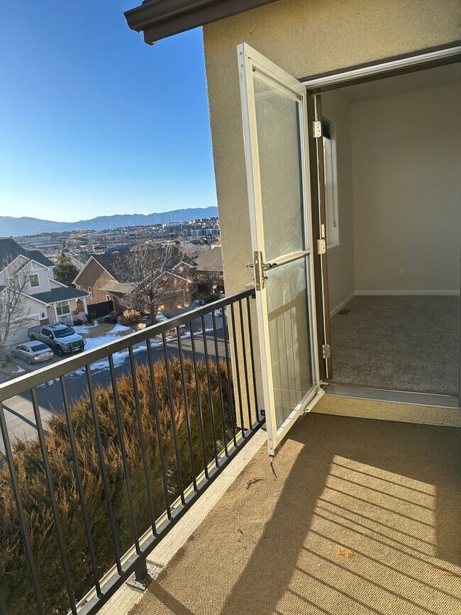 Building Photo - Spacious 3 bedroom townhome near Peterson ...