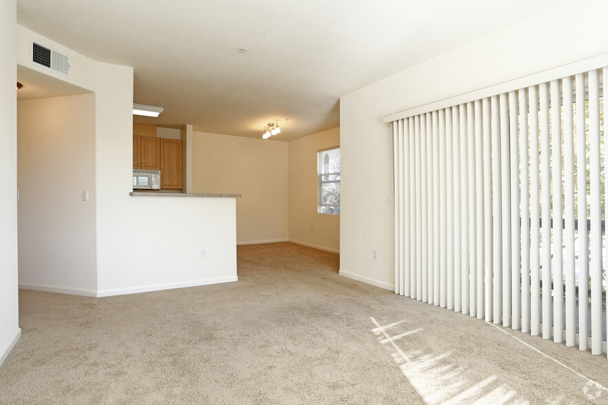 1199 SQ 3BD/2BA LIVING/DINING ROOM - Cornerstone Apartments